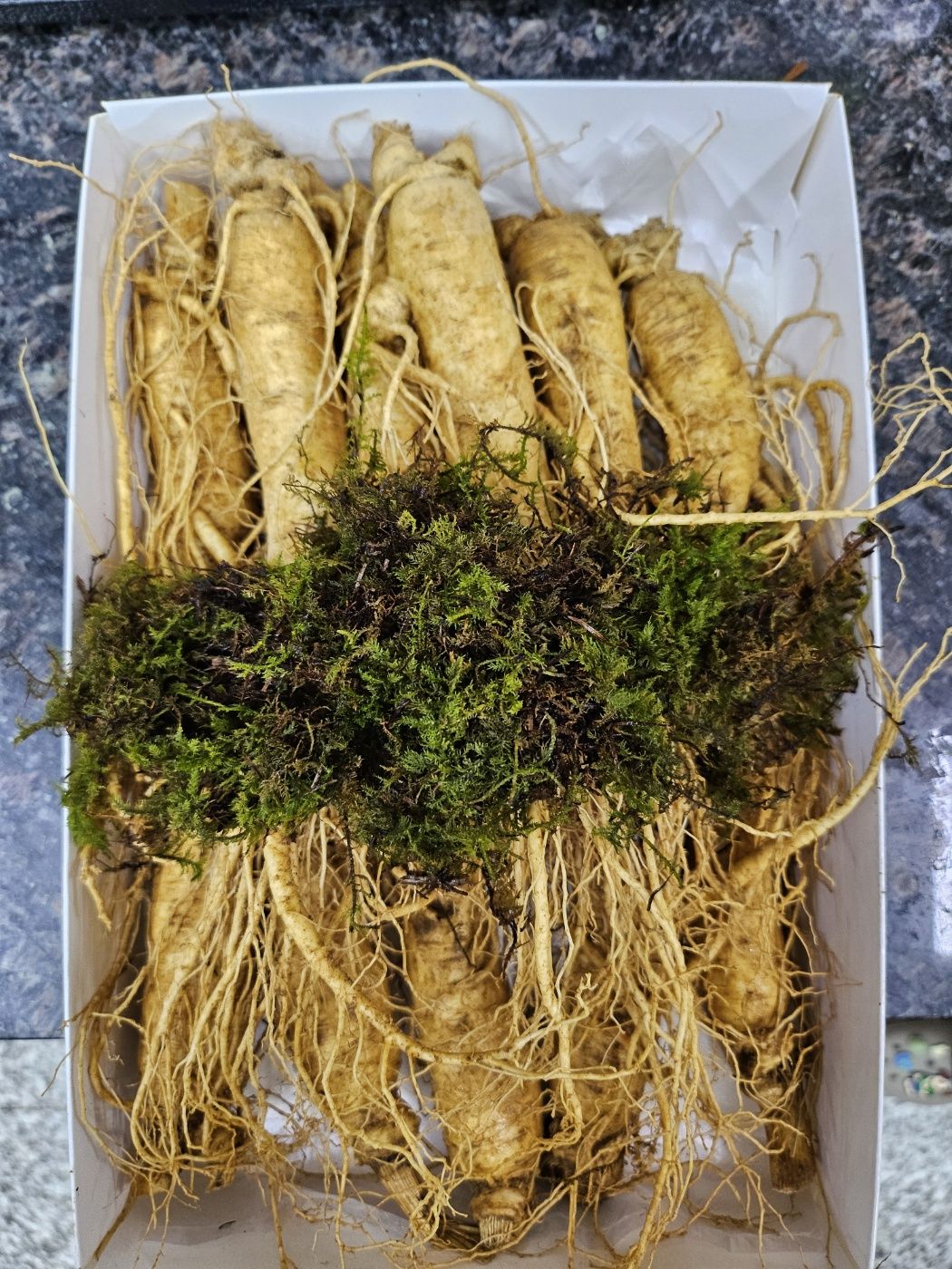 진상품금선인삼 (進上品錦仙人參) 750g (7-8뿌리)
